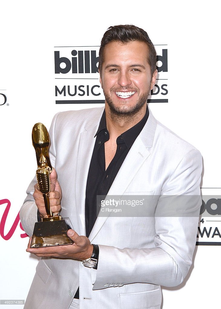 LovinLB0721's tweet photo. Since the @BBMAs are tonight throwback to some past shows🔥😍❤ @LukeBryanOnline #TopCountryTour #BBMAs https://t.co/9jF5bqVFIa
