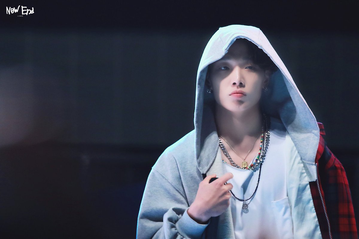 NewEnd_kjw's tweet photo. 180518 홍대 축제 
#바비 #김지원 #아이콘 #Bobby #IKON https://t.co/lnWUWyAwsT