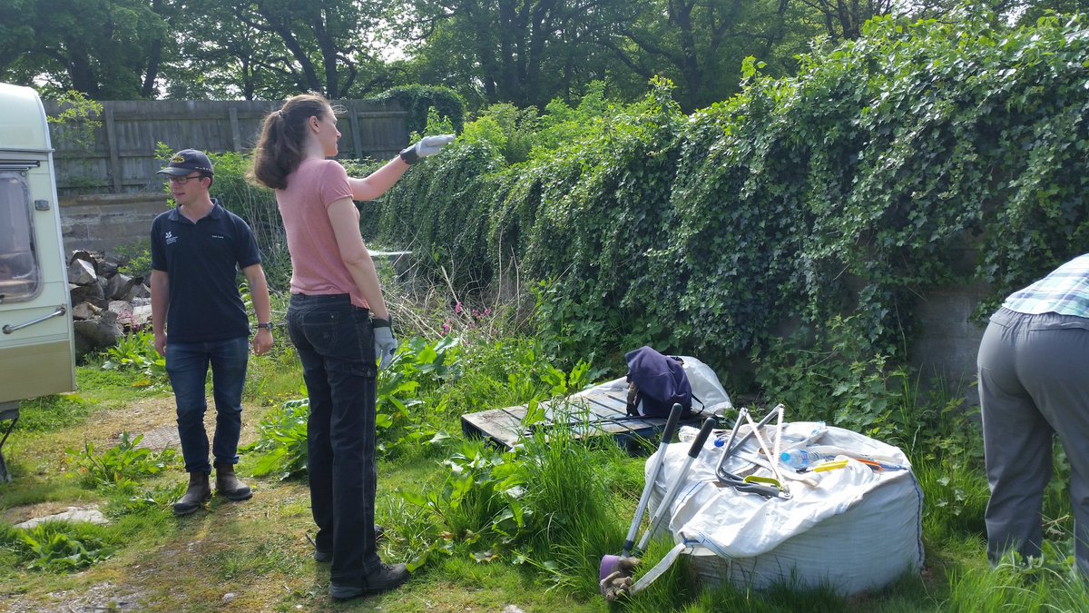 Merseyside_NTV's tweet photo. A beautiful day for our task @ChirkCastleNT clearing an area to be used as a staff car park. Heavy work but very satisfying. See you again. #volunteers #sunshine #SpringCleaning https://t.co/I4uPbtgGHd