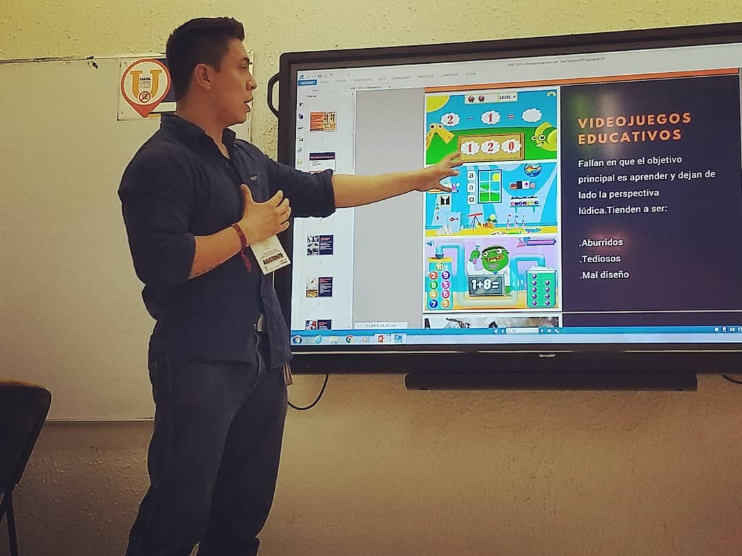 lafinisterramx's tweet photo. El profesor Emmanuel Galicia presentando "Videojuegos históricos como herramientas para la educación crítica" en congreso #AMIC2018 en el área "Comunicación y educación" https://t.co/I0NRYZMgLj