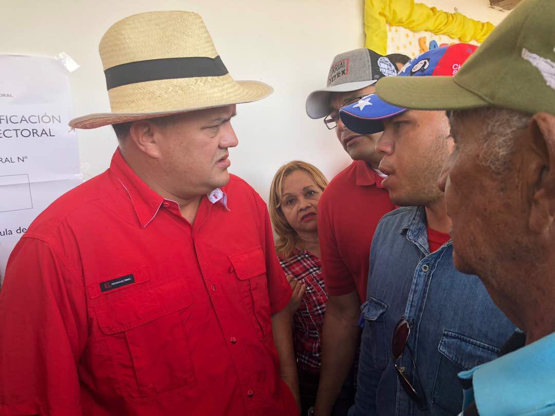 jdavidcabello's tweet photo. #VotaPorVenezuela aquí estamos en nuestro Furrial Votando por la patria votando por el futuro votando por la Revolución vamos todos a Votar que nadie le falle a Chávez Nosotros Venceremos https://t.co/fnV57yE450