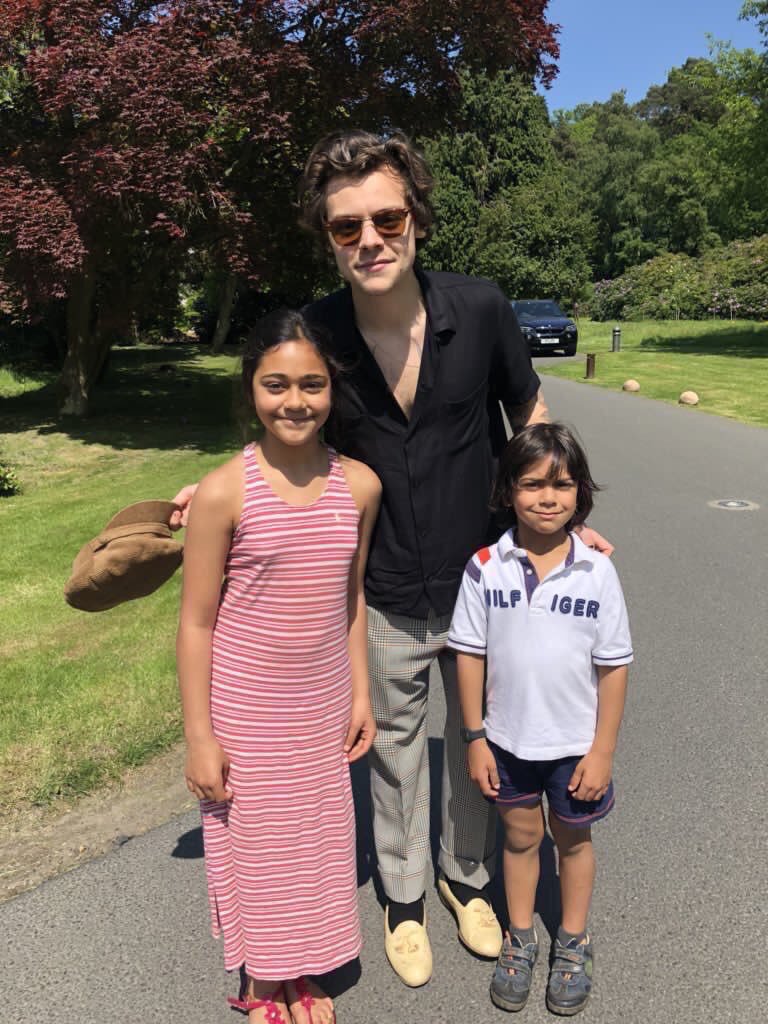 Project_Squad1D's tweet photo. Harry em UK, hoje -20/05. https://t.co/VSHAITWu7k