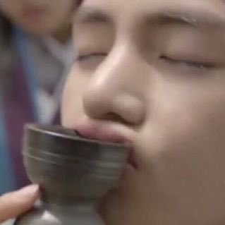 amo_nuna's tweet photo. 저화질의 초코찐빵 앙꼬빵빵 태형

——
@BTS_twt #IVoteBTSBBMAs https://t.co/rywIbaOlxR