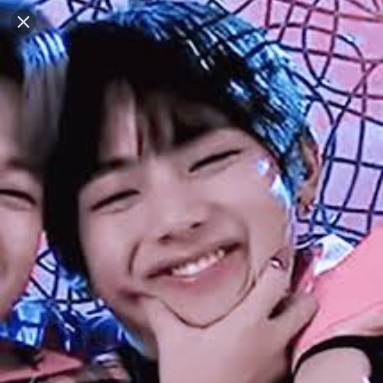 amo_nuna's tweet photo. 저화질의 초코찐빵 앙꼬빵빵 태형

——
@BTS_twt #IVoteBTSBBMAs https://t.co/rywIbaOlxR