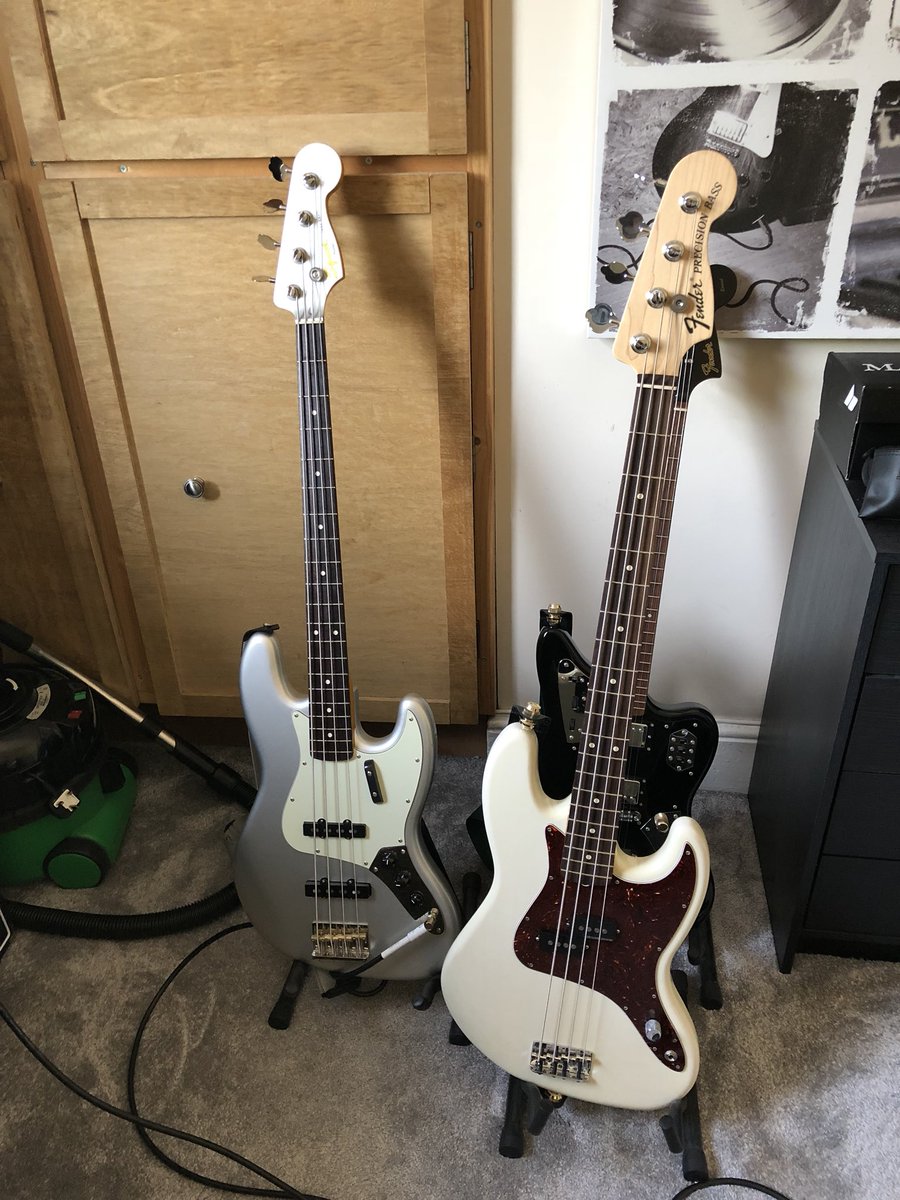MartinWebb44's tweet photo. A new edition to add to the family. Today has been a good day. Time to practice whilst the wife enjoys her beloved tele #bass #Bassmaster #bassist #Fender #Squier #classicvibe #incasilver #jazzbass #Jaguar #stringstringsstrings https://t.co/ImCnHu9kq7