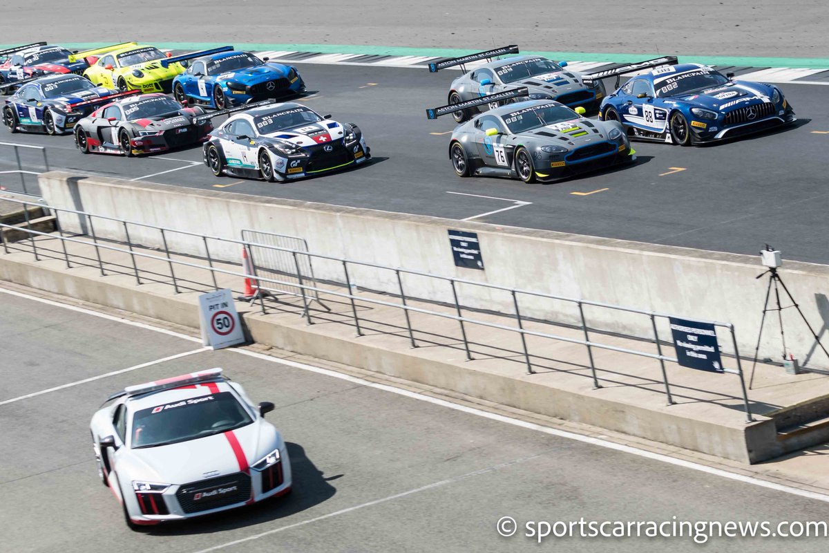 SRNimages's tweet image. A different view: @BlancpainGT race start at #Silverstone #BlancpainGT Pic: @JohnnyP303 for @SRNwebsite