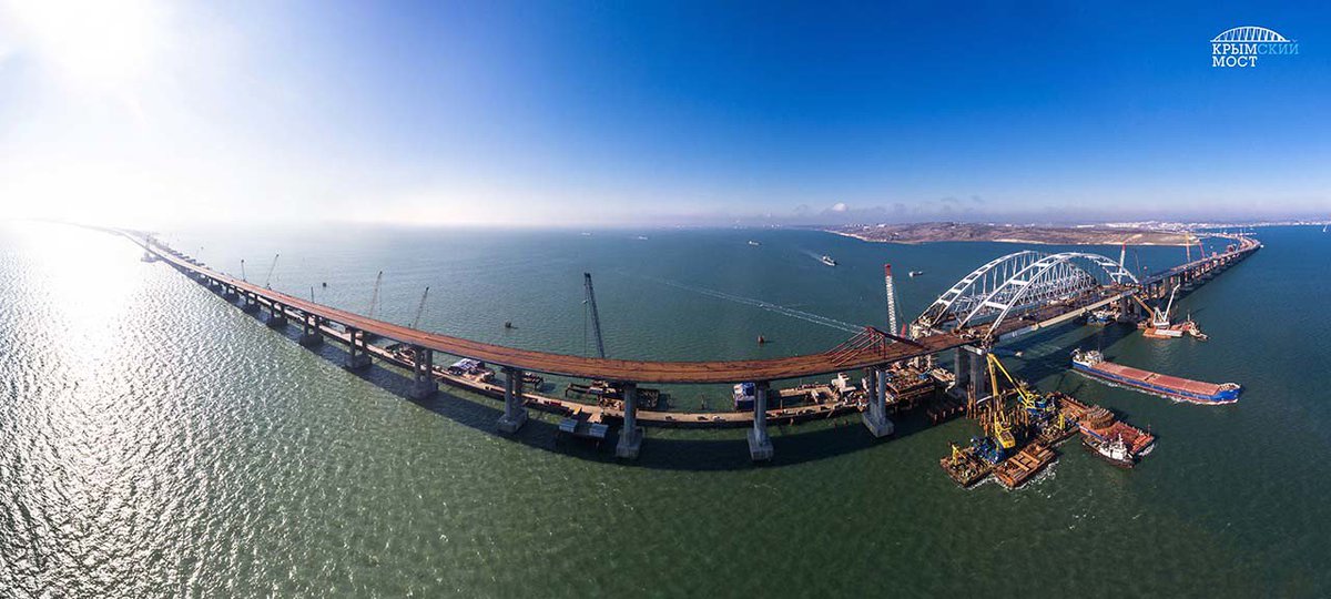 ActualidadRT's tweet photo. La 'obra del siglo': Putin inaugura el puente de Crimea seis meses antes de lo previsto https://t.co/UM5RpmPGDN https://t.co/47HRzvBbJb