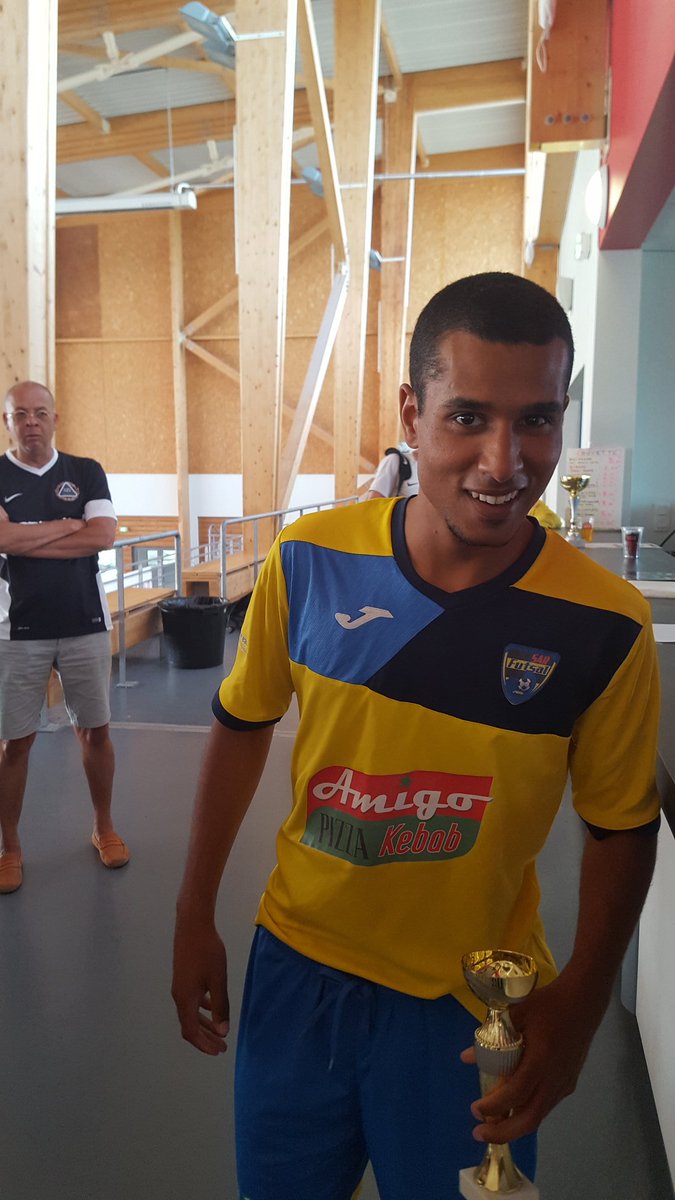 Toto_du_ghetto's tweet photo. #ChallengeNational 
Bravo @lessacoches pour leur victoire Finale &amp; l'organisation du tournoi 
Et à Lucas qui fini MVP 🔥
#Futsal #Royan https://t.co/0gGYDEh6Xi