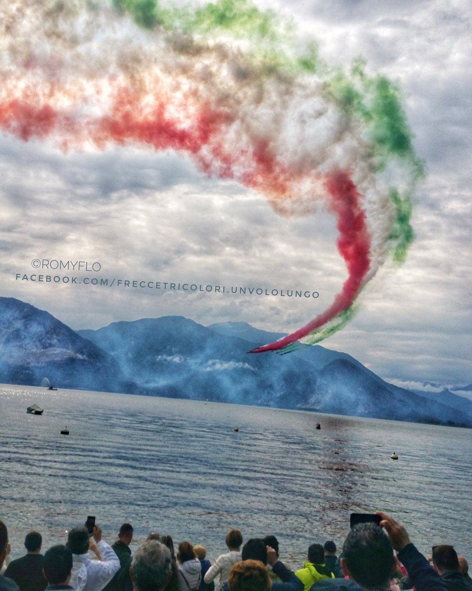 FrecceTricoFan's tweet photo. #FrecceTricolori #AliSulLago #AirShow #Verbania 
20maggio2018 https://t.co/GwmZKJQ9uv