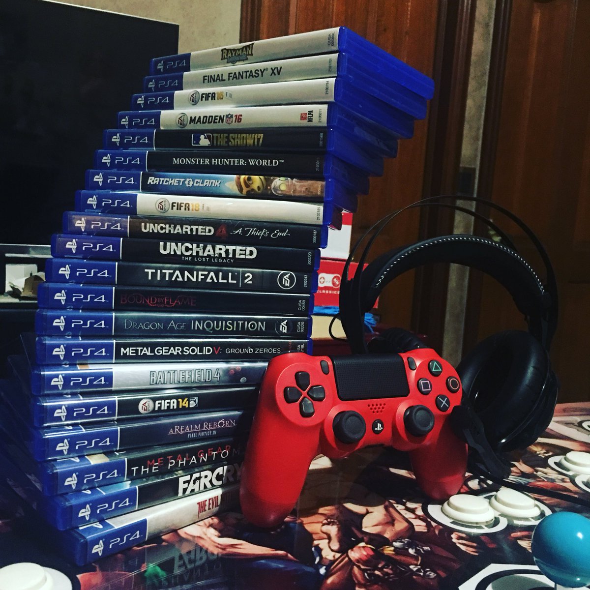 SilvermanMX's tweet photo. Los videojuegos han sido parte de mi vida desde que tengo memoria, y seguirán siéndolo hasta el final.
#SilvermanGaming #BeEpic #Videojuegos #Gamer #Gaming #GamerLife #PS4 #GamingLife #MagmaRed #Controller #Headset #HyperX #HyperXCloudRevolverS #Silverman #Console #Playstation https://t.co/NEkEgk8wva