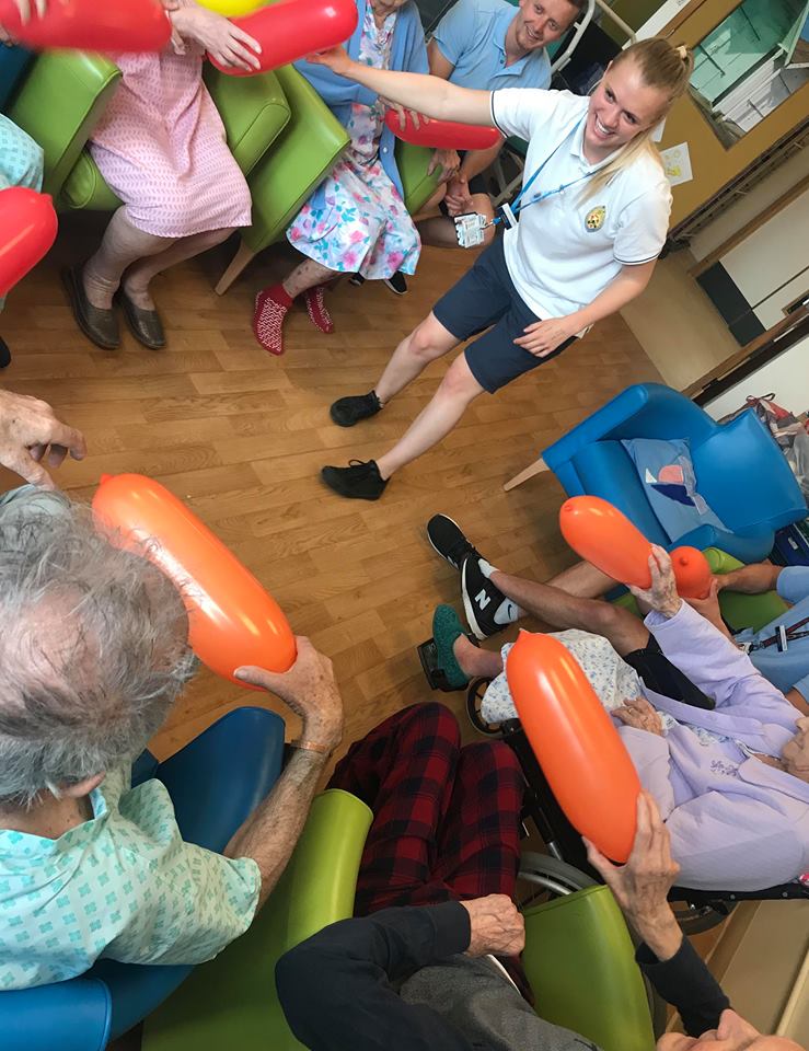 Patients were encouraged to ‘Get Moving’ in Memory Lane earlier this week, a great way to get patients up and out of bed.
Led by physiotherapist Eleanor Bryant, patients did a series of warm up exercises moving their arms and legs to music, then enjoyed a game of balloon tennis.