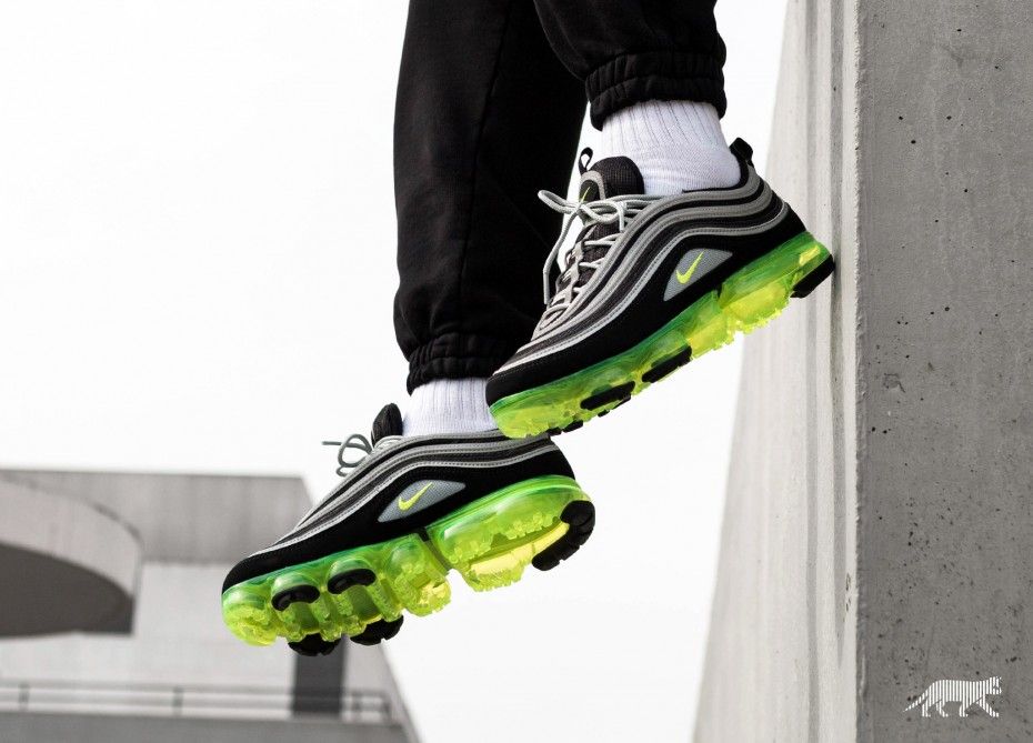 nike vapormax 97 neon