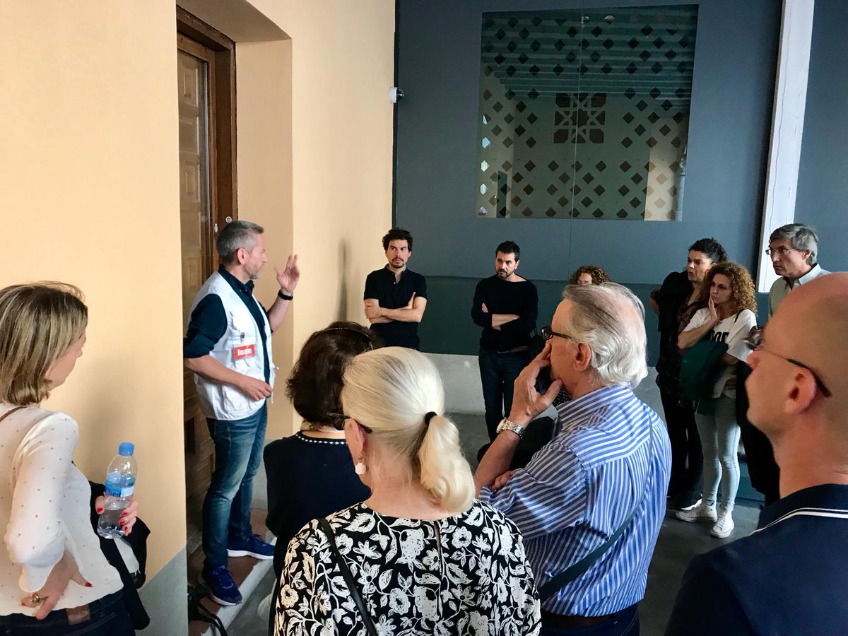 Mayrit68's tweet photo. Ayer sábado 19 de mayo, salimos de ruta para conocer el Madrid medieval. Casi 60 personas interesadas en conocer nuestra querida ciudad, en lo que fue una puesta en práctica de una pequeña parte de lo que podemos aprender con el libro Mayrit, guía ilustrada del Madrid medieval. https://t.co/cfwhKa9oPj