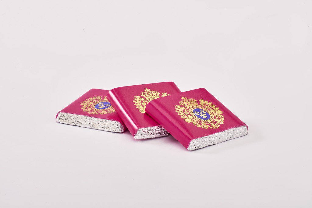 Pour joindre l'utile à l'agréable : un carré de chocolat au gingembre Debauve &amp; Gallais. 

Disponible en plusieurs formats et tailles de boîtes (étui pm de 200 gr – étui gm de 400 gr – écrin : 800 gr) : ift.tt/2rTe9Ea ift.tt/2rTe9Ea