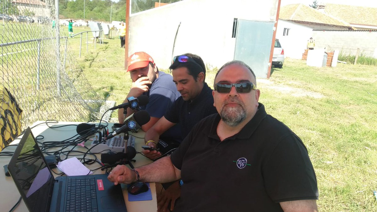 Outra curiosidade que nos chega ao WhatsApp (616 216 475) Hoxe os amigos de Eco FM están no Río Sil - Incio partido da copa Deputación de Lugo cunha improvisada cabina... #CuriosidadesGNG