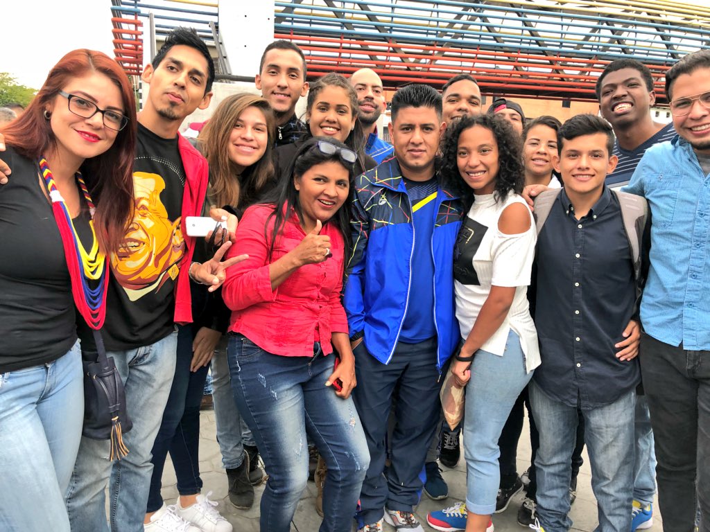 pinfantea's tweet photo. ¡Vamos pueblo heroico de Venezuela! #TodosAlRematePerfecto quedan pocas horas para gritarle al mundo que aquí triunfará la democracia, la paz, la soberanía de todos los venezolanos que amamos la Patria. ¡NO te quedes sin VOTAR! https://t.co/lIE5OTBgOR