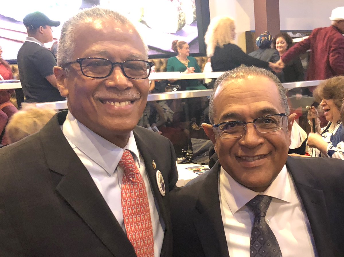 RJackson_NYC's tweet image. Great time visiting with members of @nmdcclub - lots of fun, friendship and selfies. Together we can make our city fairer and our future brighter. #DemocraticUnity #SiSePuede