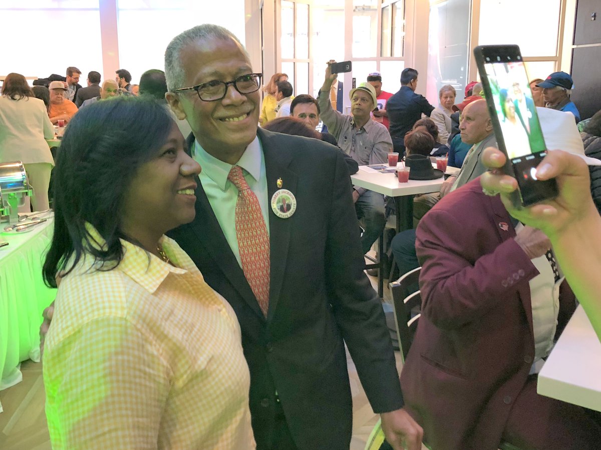 RJackson_NYC's tweet image. Great time visiting with members of @nmdcclub - lots of fun, friendship and selfies. Together we can make our city fairer and our future brighter. #DemocraticUnity #SiSePuede