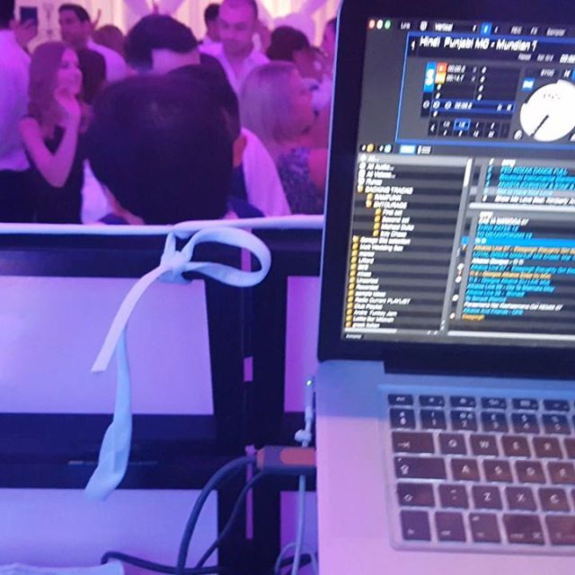 DJFUNKSY's tweet photo. Mixing some Greek into Bhangra along with some live sax @praxisent @andresaxman
..
#universalstyle #ethnicstyle #bhangra #greek #greekmusic #greekmix #mix #livemix #sax #dj #djandsax #djlive #nonstop #dancefloor #party #dancefloorfillers #entertainment โฆ https://t.co/pHXfyoR9sH https://t.co/0FLbkzJVOL