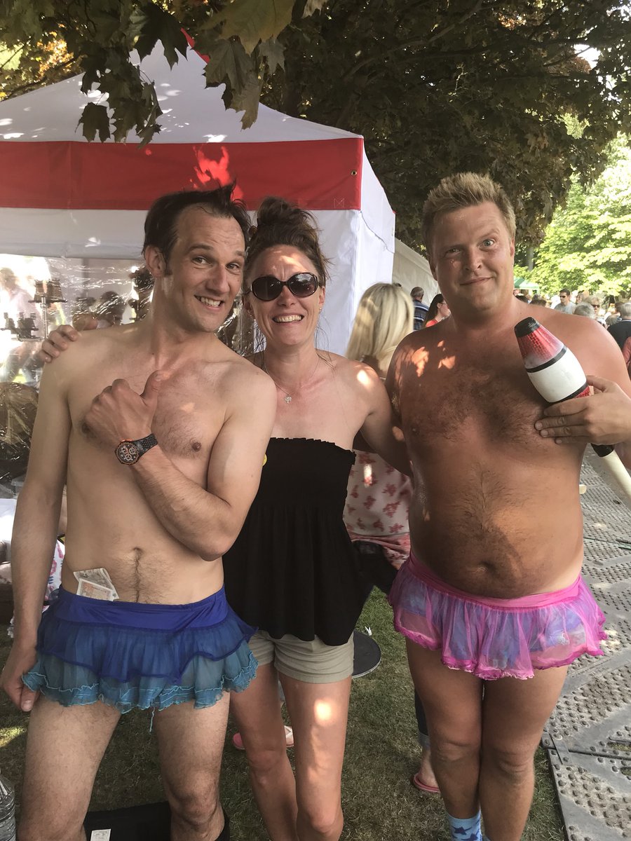 Nearly spat out my beef brisket (best ever!!!) laughing at these absolute legends. So funny. Had to get a sweaty pic after the finale <a href="/streetcomedyuk/">Streetcomedy</a> #weirdandwonderfulwood #haugleypark