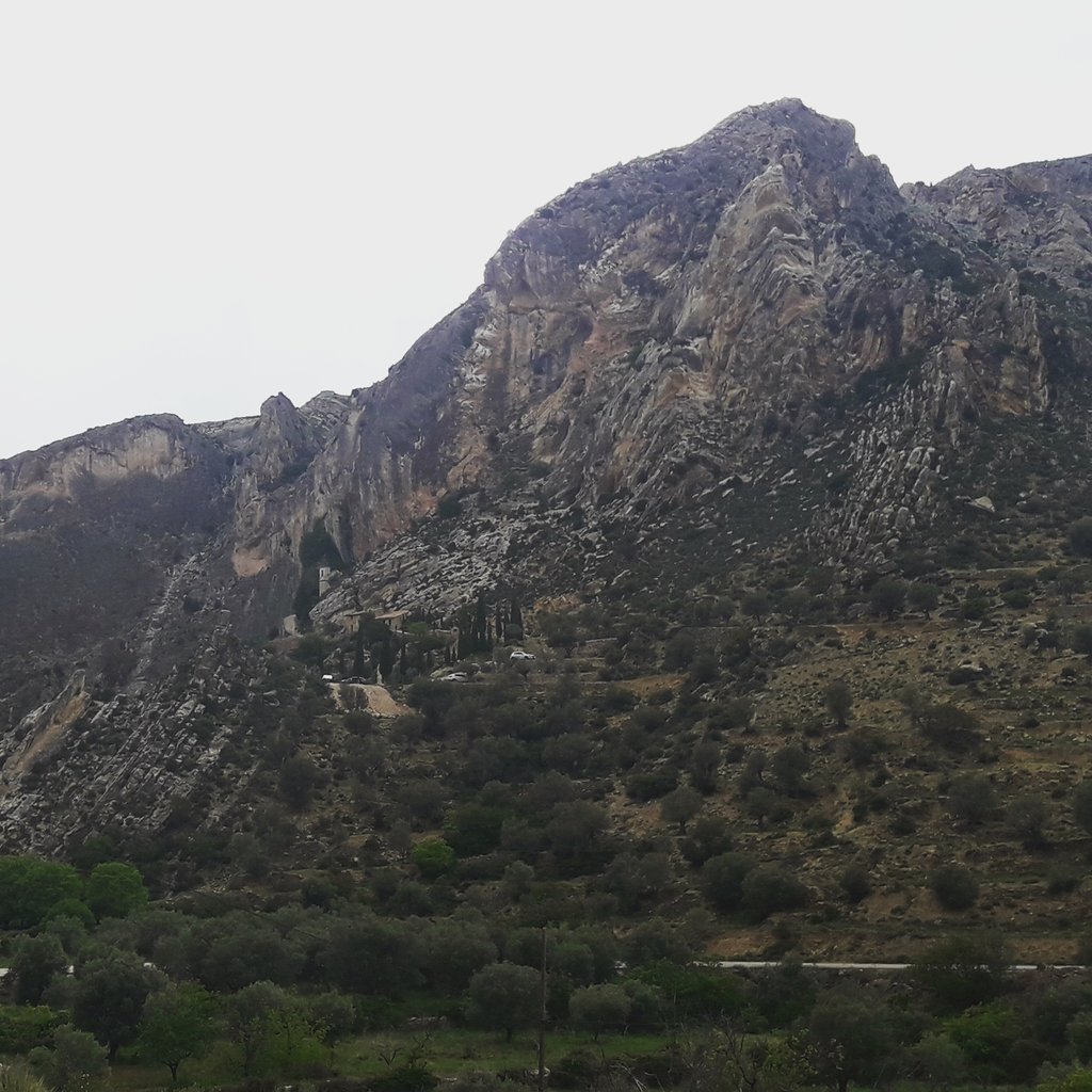 Gozando de la espectacular geologia de Castellote...hemos preparado una rutaza para que la disfrutes en los próximos meses.

#castellote #aragón #maestrazgo #teruel #senderismo #geologia #naturaleza #turismomaestrazgo #senderismointerpretativo #larasmiacamping