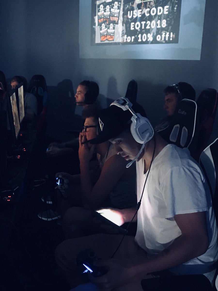 Call of Duty Loser Finals happening right now! 

Competitive Junkies currently 1-0 in the series against Slayer &amp; Co

Twitch.tv/EsportsOpenTour
