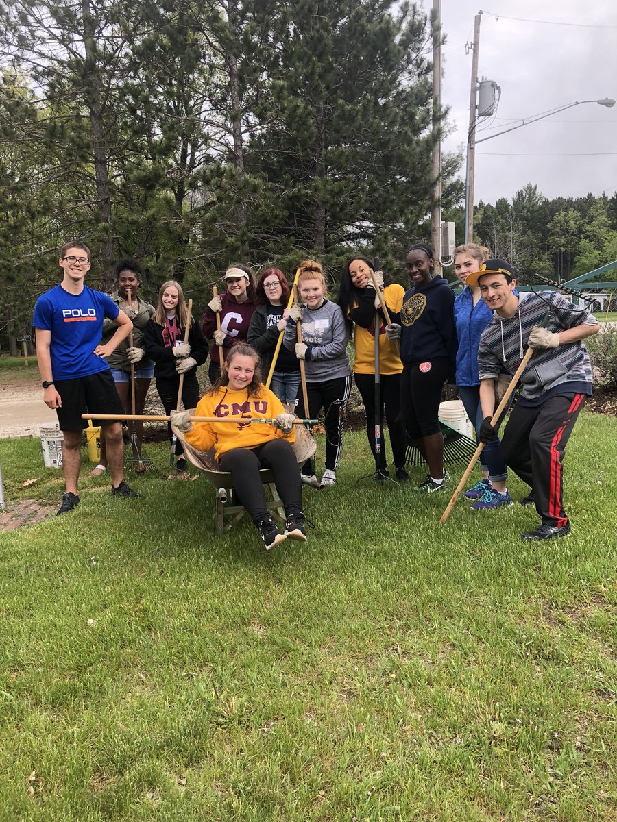 CMU_LCamp's tweet photo. Day 3 of LCamp consists of our service project! Thank you to Isabella County Parks for having us. Our participants and staff enjoyed learning about the concept of citizenship today! #LCamp2018 https://t.co/factxOaFFw