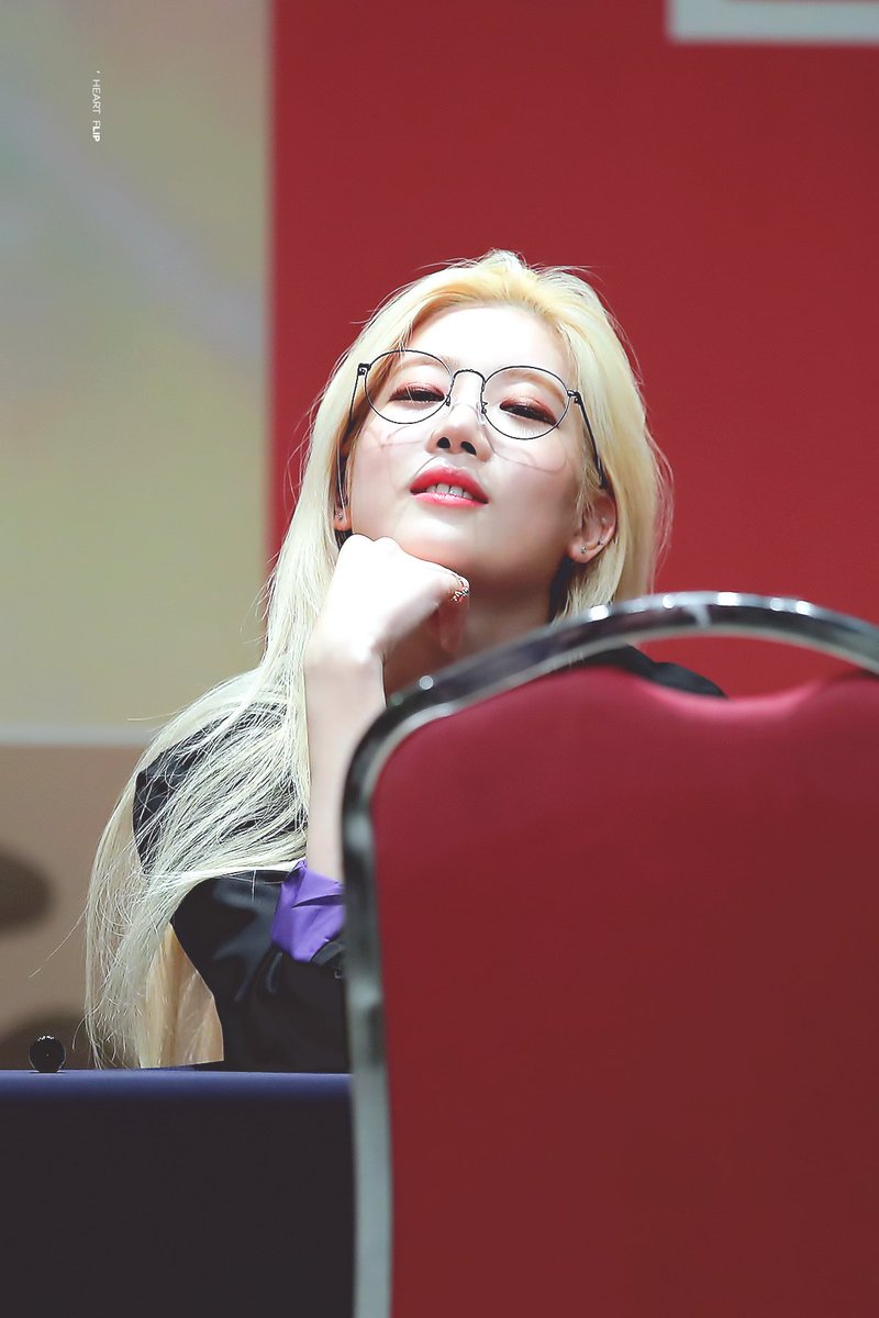 heartf_lip's tweet photo. 얼굴대천재
🤭🤭🤭🤭🤭🤭

#이달의소녀 #김립 #LOONA #KimLip

https://t.co/9P0z18SwiD
https://t.co/IHVHOc9e4S https://t.co/k635owIUIS