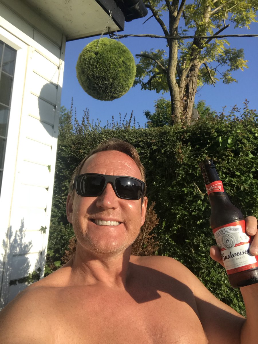 Kicking on with <a href="/BudweiserUK/">Budweiser UK</a> No sponsor before anyone asks. Happy Sunday. Tuesdayclub better thou 😉😎🍻