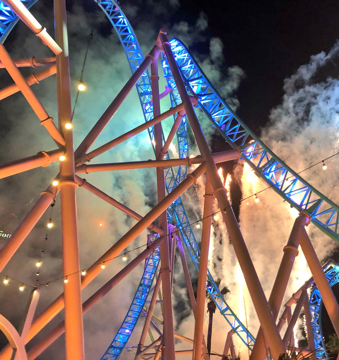 themeprkconnect's tweet photo. HangTime’s grand opening was a blast! 🌊🏄♂️🏄♀️
#ThemeParkConnect #KnottsHangTime #HangTime #DiveCoaster #KnottsBerryFarm #Knotts #KnottsPartner #CedarFair #ThemePark #RideEntertainment #KCLEngineering #RollerCoaster @TomKendrick1 @RideEnt @knotts https://t.co/yvIPfFi5bB