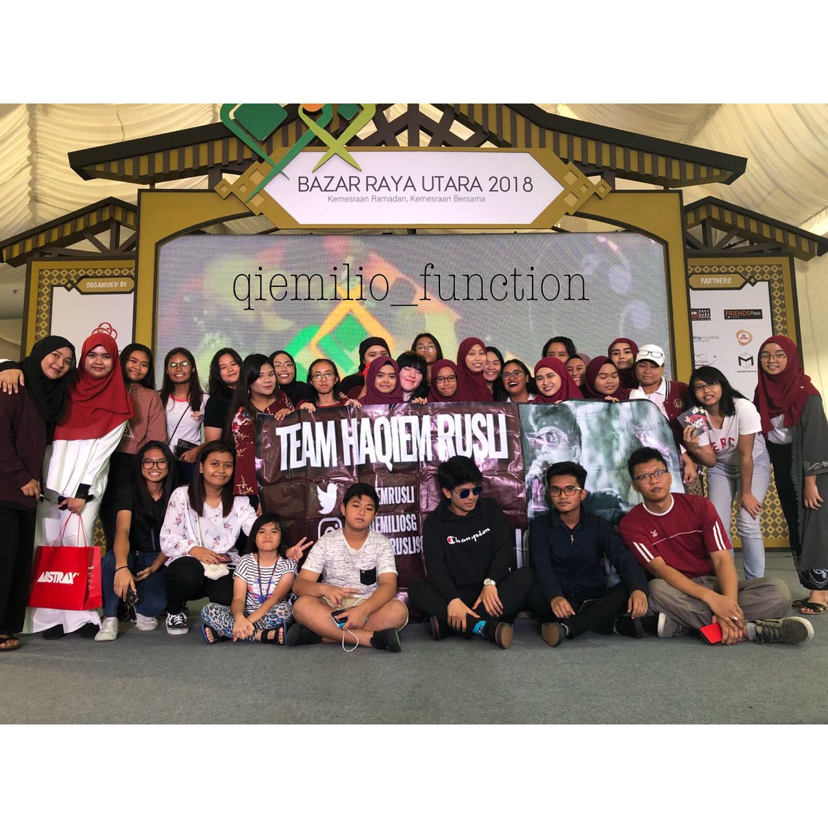 legacy_qf's tweet photo. #LATEUPDATE
Hi ALL FANS
@Legacy_qiemiliofunction
@Haqiemrusli98_
.
.
THANKYOU QIEMILIO YANG TURUN TADI ! ๐๐โค๏ธ #TEAMHAQIEMRUSLI
.
.
๐BAZAR UTARA WOODLANDS
โฑ AHAD | 4:00 PETANG ๐ญ MAROON WHITE
.
.
#Teamhaqiemrusli
#Qiemiliofunction
#Legacyqiemiliofunction https://t.co/zhJ0bEMzkr