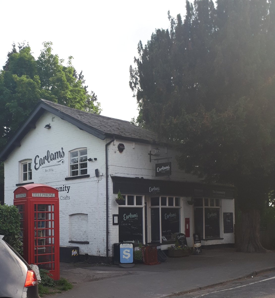 itsmagicpaper's tweet photo. Had a lovely walk this afternoon and stumbled upon this adorable tea room and art gallery/shop. This is hopefully where I plan to sell some cuts and you can have your very own piece #PaperCut #Styal #Earlams #HandMade #CraftShop #TeaRoom #SummerIsHere #HandMade https://t.co/kFlkqgKHpw