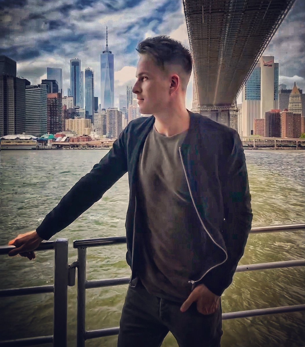 Hello from New York #newyork https://t.co/ny398e6SR7
