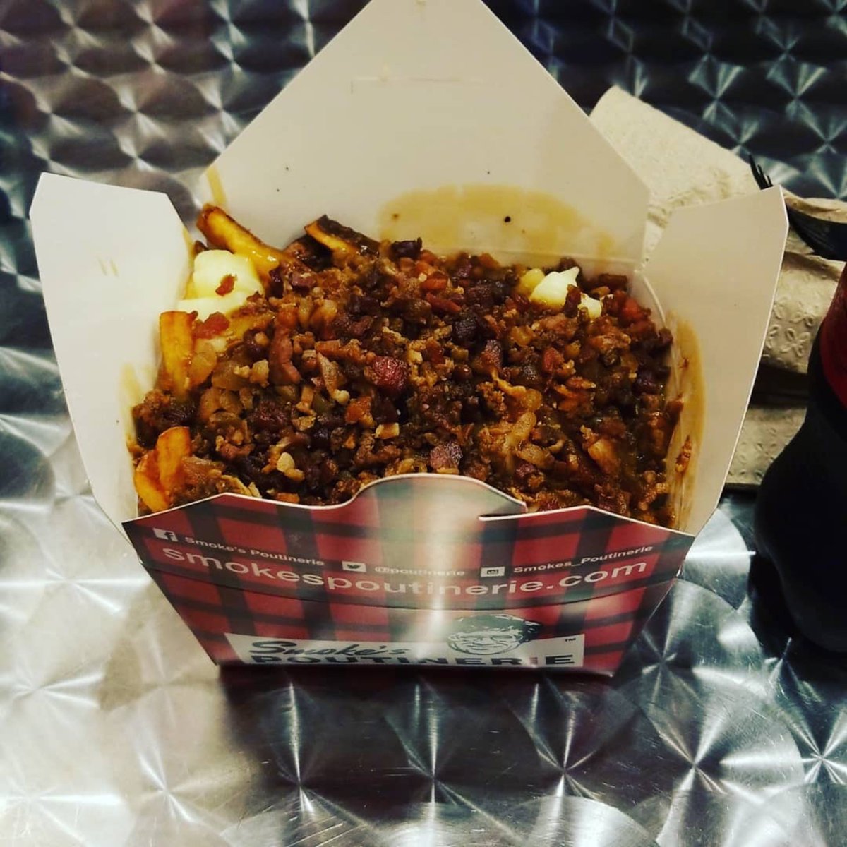 Dayyyummm 😙👌 #Repost <a href="/lolroflbbq/">Adam C. (lolroflbbq)</a>
・・・
Oh yeah it’s time! @smokes_poutinerie #smokespoutinerie #pountine