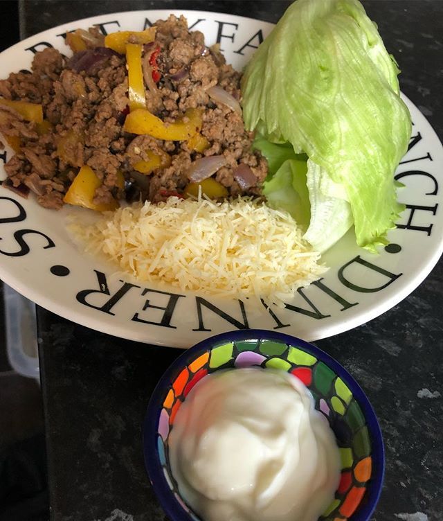 Lettuce wraps and spicy beef with some Greek yoghurt...#getinmybelly #healthyfood #health #sunday #culinarygenius #backontrack #weightloss #weightlossjourney #fatloss #cooking #iifym #iifymgirls #healthylifestyle #healthyeating ift.tt/2x6ORHJ