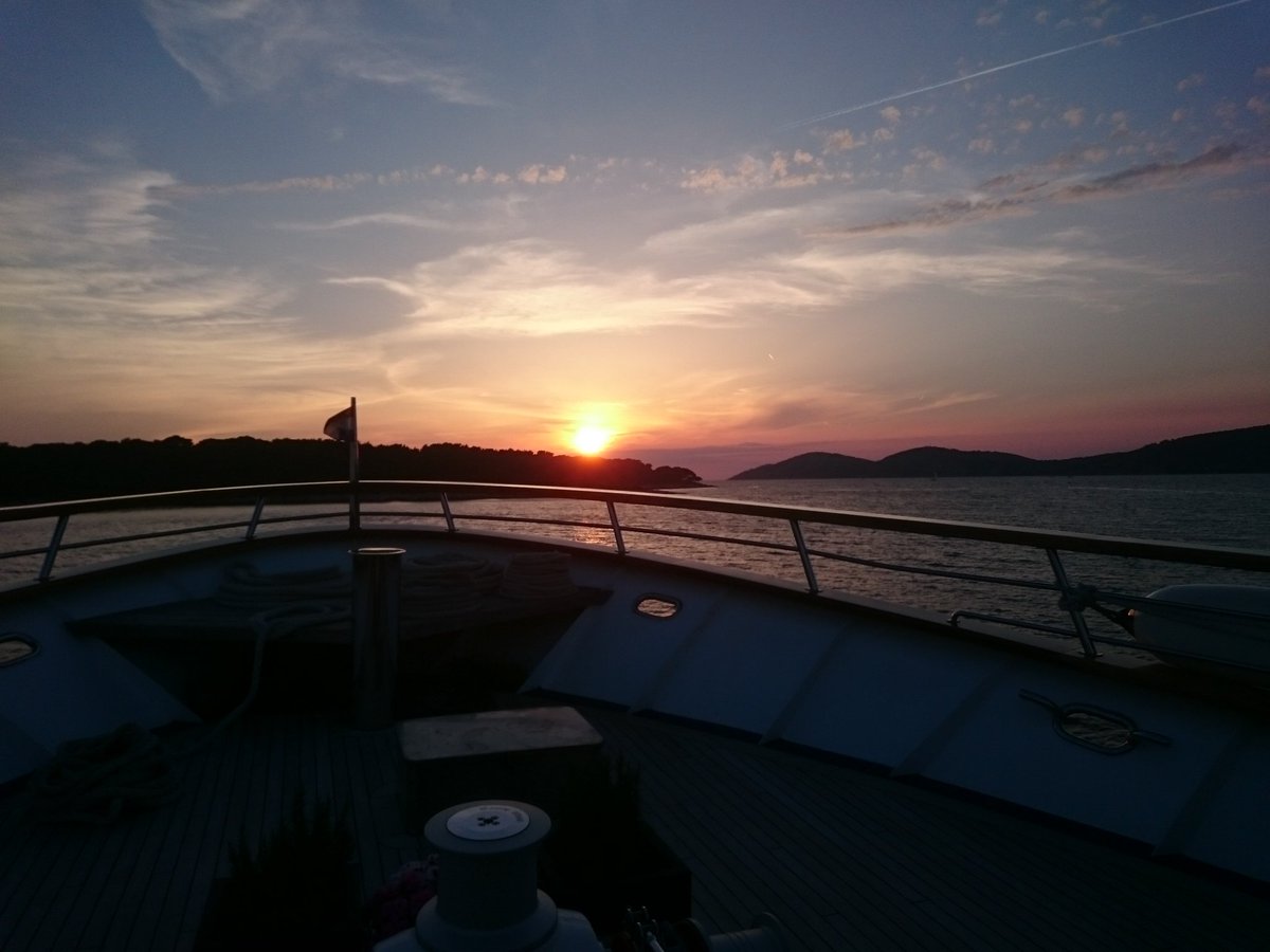 prchadwick's tweet photo. Croatian sunset, Hvar.
#Kleopatra2018 https://t.co/b6th4UylsF
