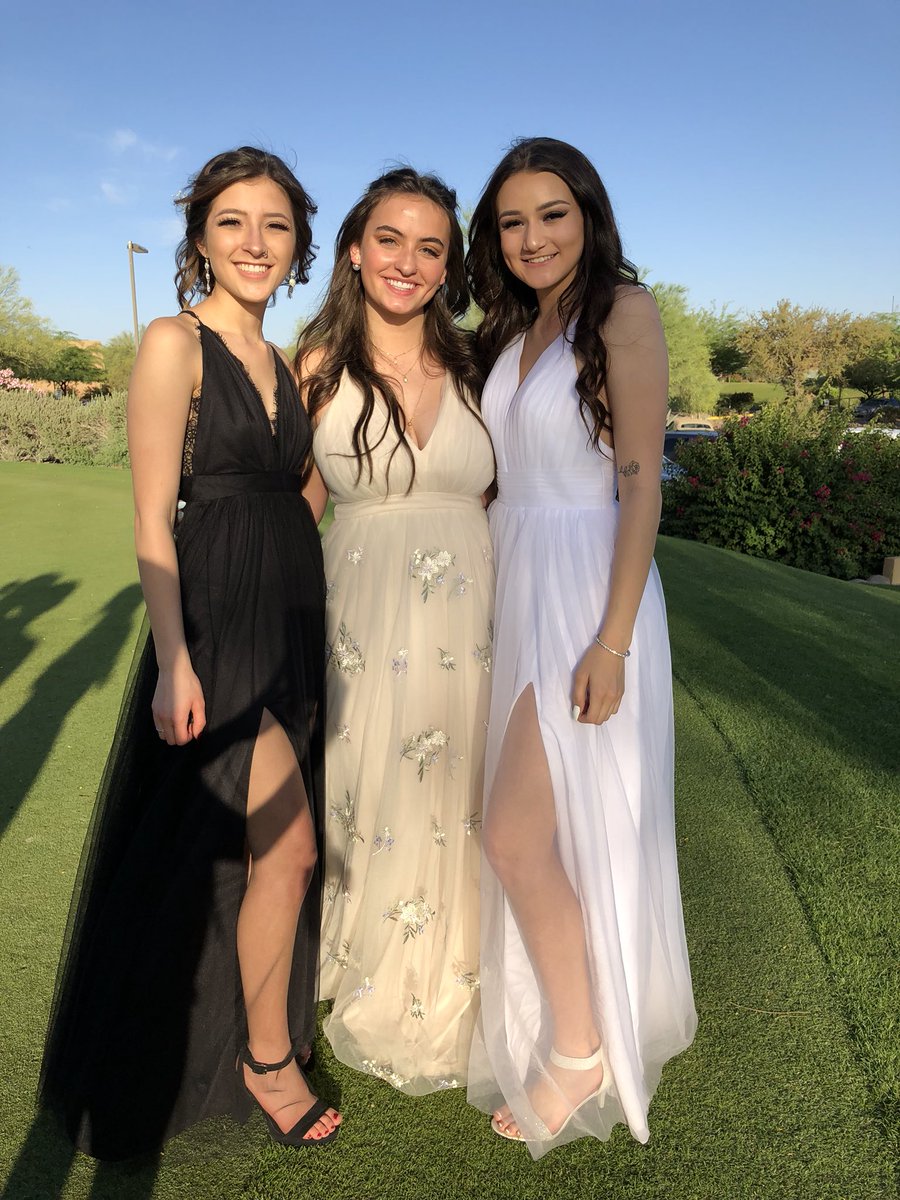sophboph_'s tweet photo. prommm https://t.co/2N2DuV3LaJ