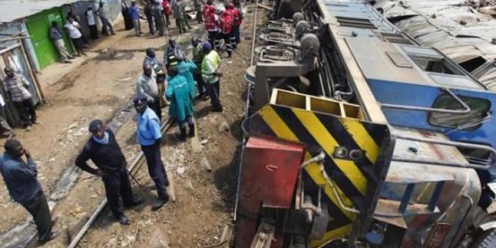KenyanTraffic's tweet image. 21:30 #KenyanTraffic @MombasaCGW  Transport to Mombasa via Makupa Causeway was completely cutoff after a cargo train ferrying super petrol veered off the track spilling its contents #KBCNewsHour ^BN  via @KBCChannel1