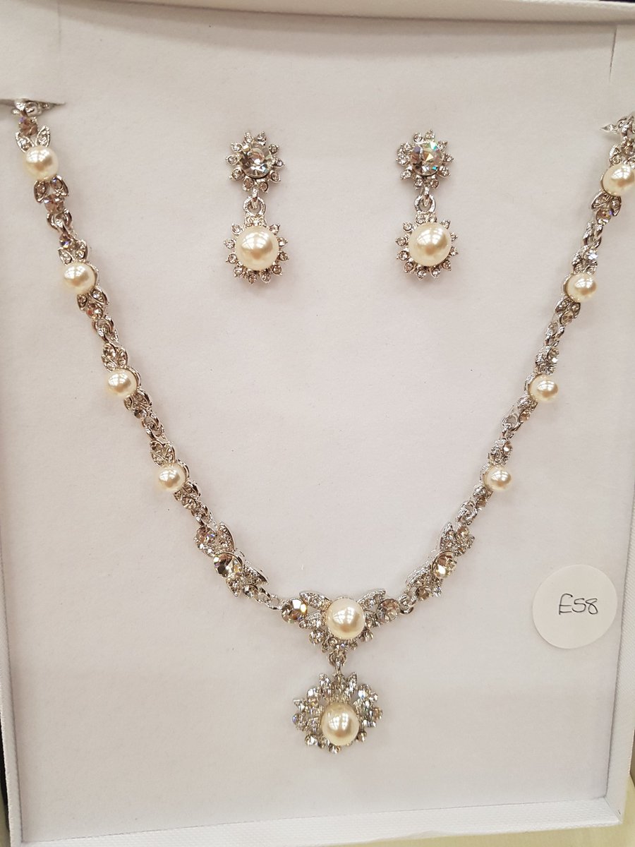 Swarovski and pearl necklace set available <a href="/SMBridal/">Special Memories Bridal Accessories</a> #jewellery #brides @specialmemoriesbridal
