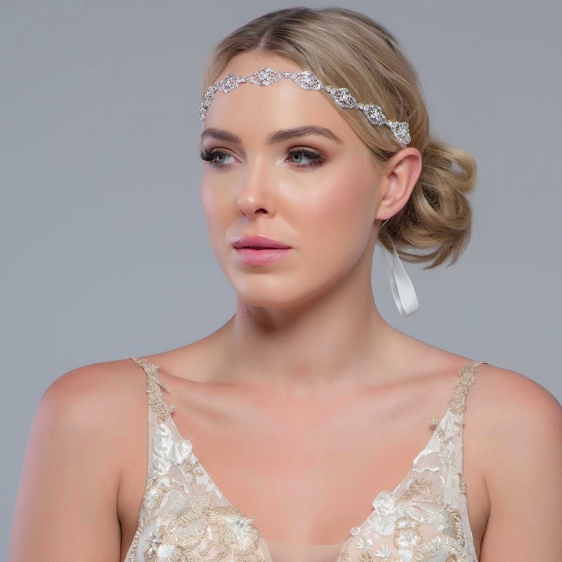 SMBridal's tweet photo. Beautiful forehead chains available soon from @specialmemoriesbridal https://t.co/KhBqJDvEmQ