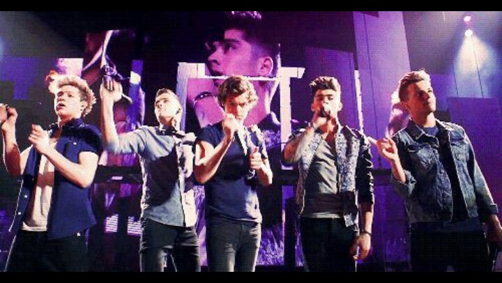 MaluMalik8's tweet photo. #REMEMBER1D
Obrigada One Direction por ser a melhor e maior boydand do mundo NEVER FORGET https://t.co/IZrZqMe46a