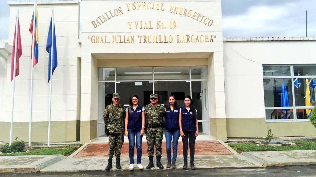 Ejercito_CAAID's tweet photo. Equipo #FeEnColombia #PasiónCaquetá con acompañamiento del #Baeev19 termina verificación en zona rural del municipio de @PuertoRico_Cqta de cómo caficultores están empleando ayudas recibidas por @TIKAenColombia. #NuestraMisiónEsColombia https://t.co/yWLNV7Btft