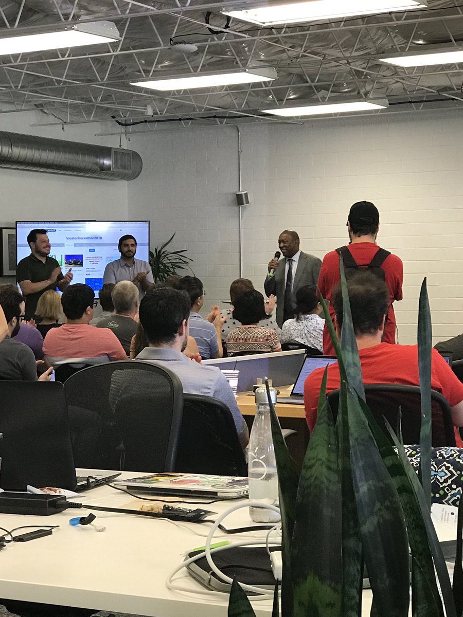 Yaretas24's tweet photo. We got the pleasure have the Houston Mayor @SylvesterTurner encouraging us at the #hackhou . Such and amazing experience!! https://t.co/VyROVKUI3k