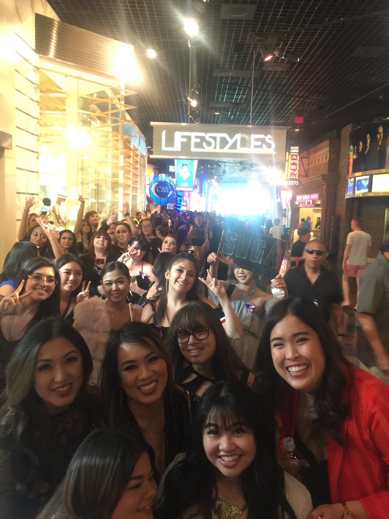 LockOutOfHeaven's tweet photo. ARMYs been waiting in line since 5am to be in the front! We have NO chill when it comes to @BTS_twt. Can’t wait to see BTS! #iVoteBTSBBMAs https://t.co/mptc7TmumA