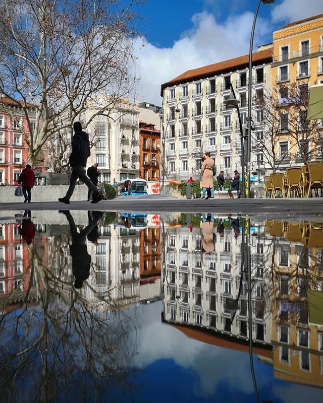 luisonrh's tweet photo. My daily Reflection, today Plaza Tirso de Molina, Madrid, reflected on a puddle... Good night!
.
.
#HuaweiMate10 #Snapseed #LocurasInteligentes #OO https://t.co/KAQiEbpvnU https://t.co/9jbfBce1Tr