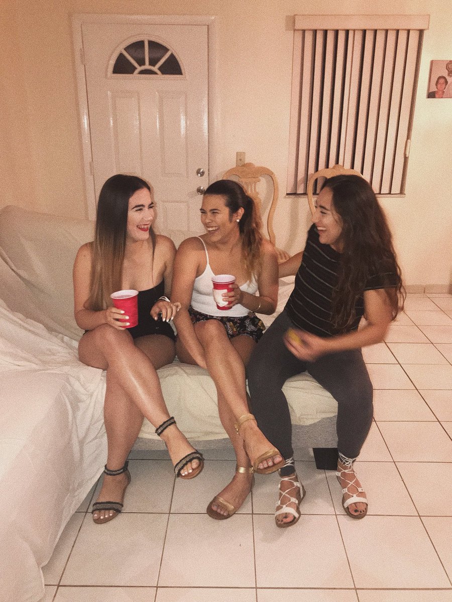 xomelz's tweet photo. Friends that turn into family https://t.co/oqUipumcdr