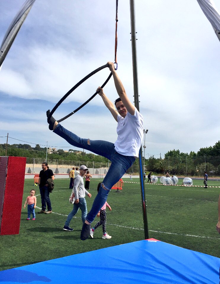 Un president enlairat!📸 #acrocirc <a href="/xaviicolom/">Xavi Colom</a>