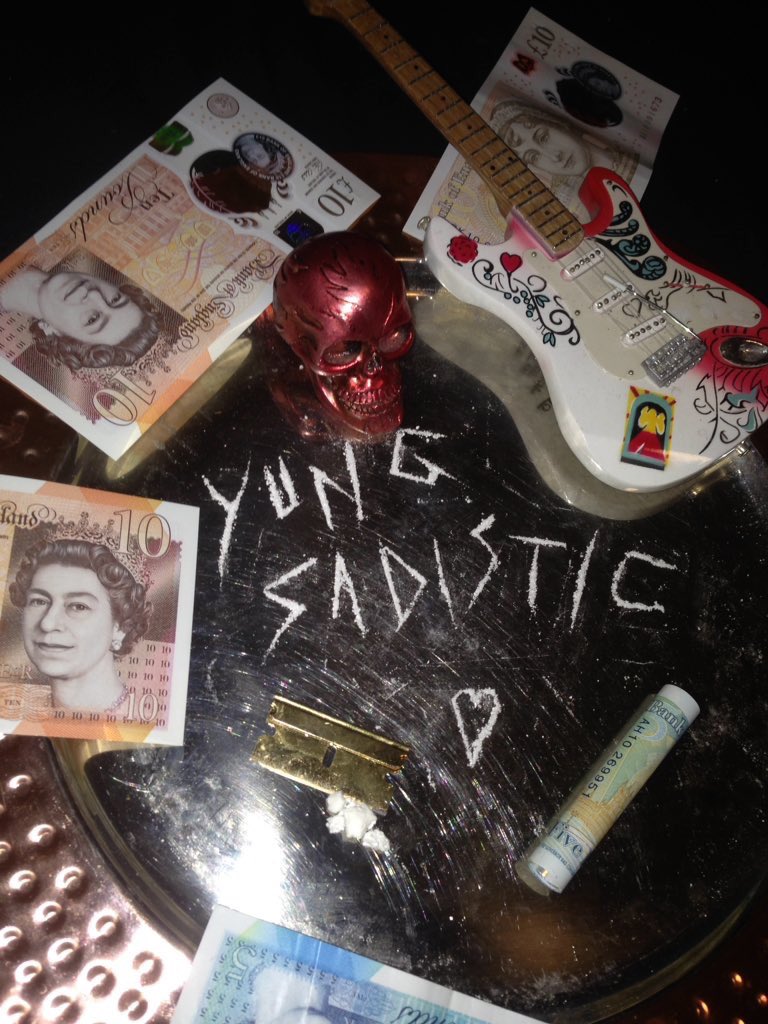YUNGSADISTlC's tweet photo. FOREVER 🤘🏾 

@deadguitargirl 💋 https://t.co/Uv9qvHJ13X