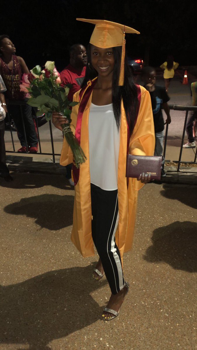 Cheesee_Friess's tweet photo. Lost Both Of My Parents Young &amp; I Sometimes I Didn’t Think I Could Make It. I Was Constantly Told “Ashley Your Attitude Not Gone Get You Far” But Ya Girl Graduated In The Top 8% Of My Class, W/ A 3.6 GPA (Cum Laude), W/ Over $250,000 In Scholarships. Your Future Anesthesiologist https://t.co/kGe16RelK8