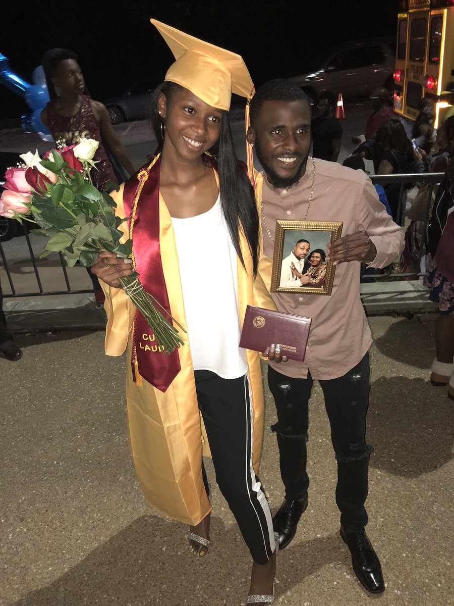 Cheesee_Friess's tweet photo. Lost Both Of My Parents Young &amp; I Sometimes I Didn’t Think I Could Make It. I Was Constantly Told “Ashley Your Attitude Not Gone Get You Far” But Ya Girl Graduated In The Top 8% Of My Class, W/ A 3.6 GPA (Cum Laude), W/ Over $250,000 In Scholarships. Your Future Anesthesiologist https://t.co/kGe16RelK8